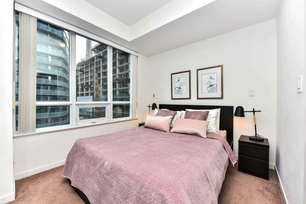 Sarkar Suites - Maple Leaf Square โตรอนโต ภายนอก รูปภาพ