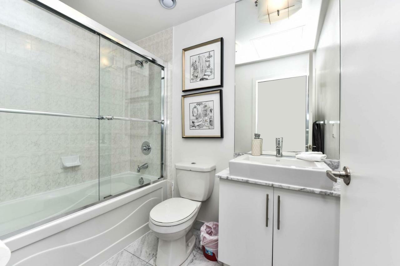 Sarkar Suites - Maple Leaf Square โตรอนโต ภายนอก รูปภาพ