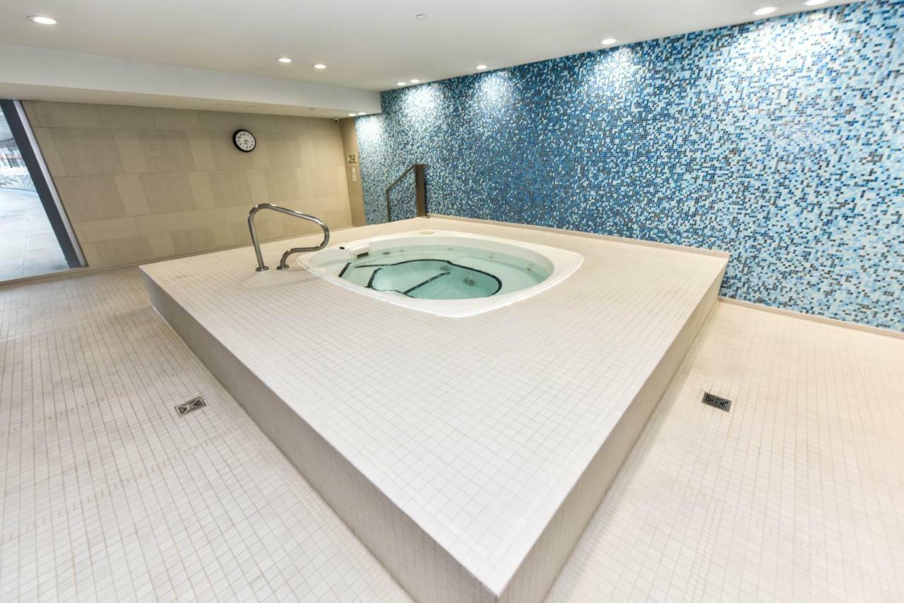 Sarkar Suites - Maple Leaf Square โตรอนโต ภายนอก รูปภาพ