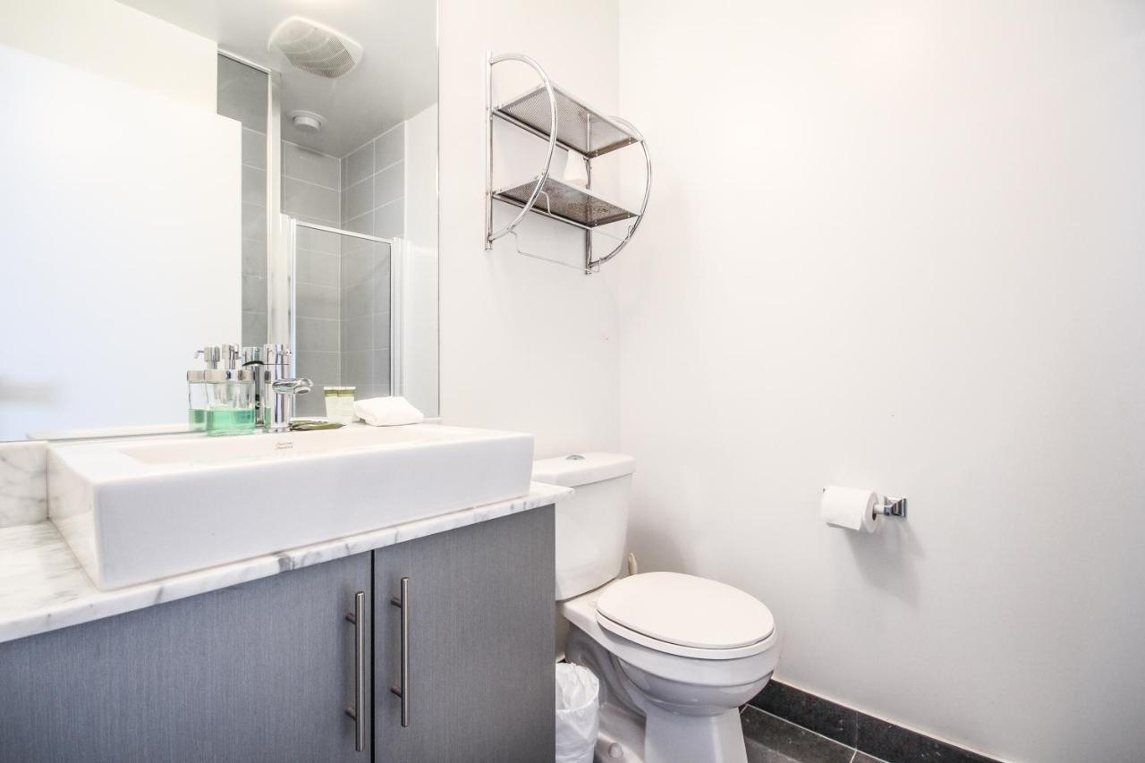 Sarkar Suites - Maple Leaf Square โตรอนโต ภายนอก รูปภาพ