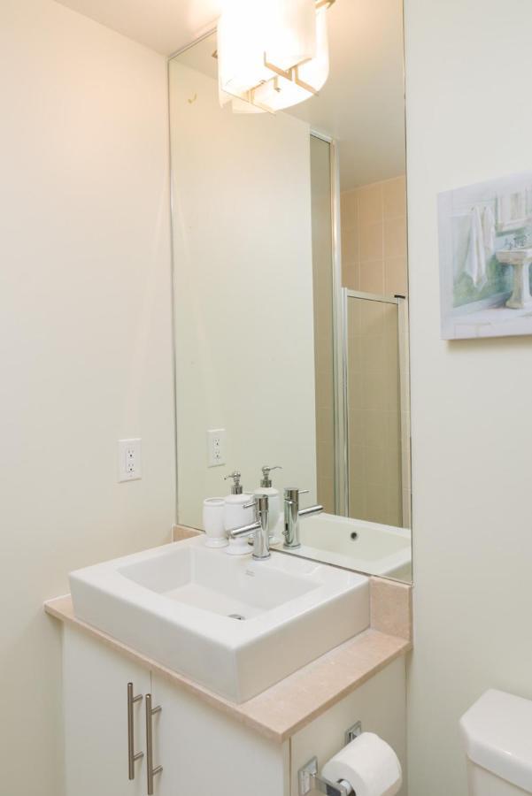 Sarkar Suites - Maple Leaf Square โตรอนโต ภายนอก รูปภาพ